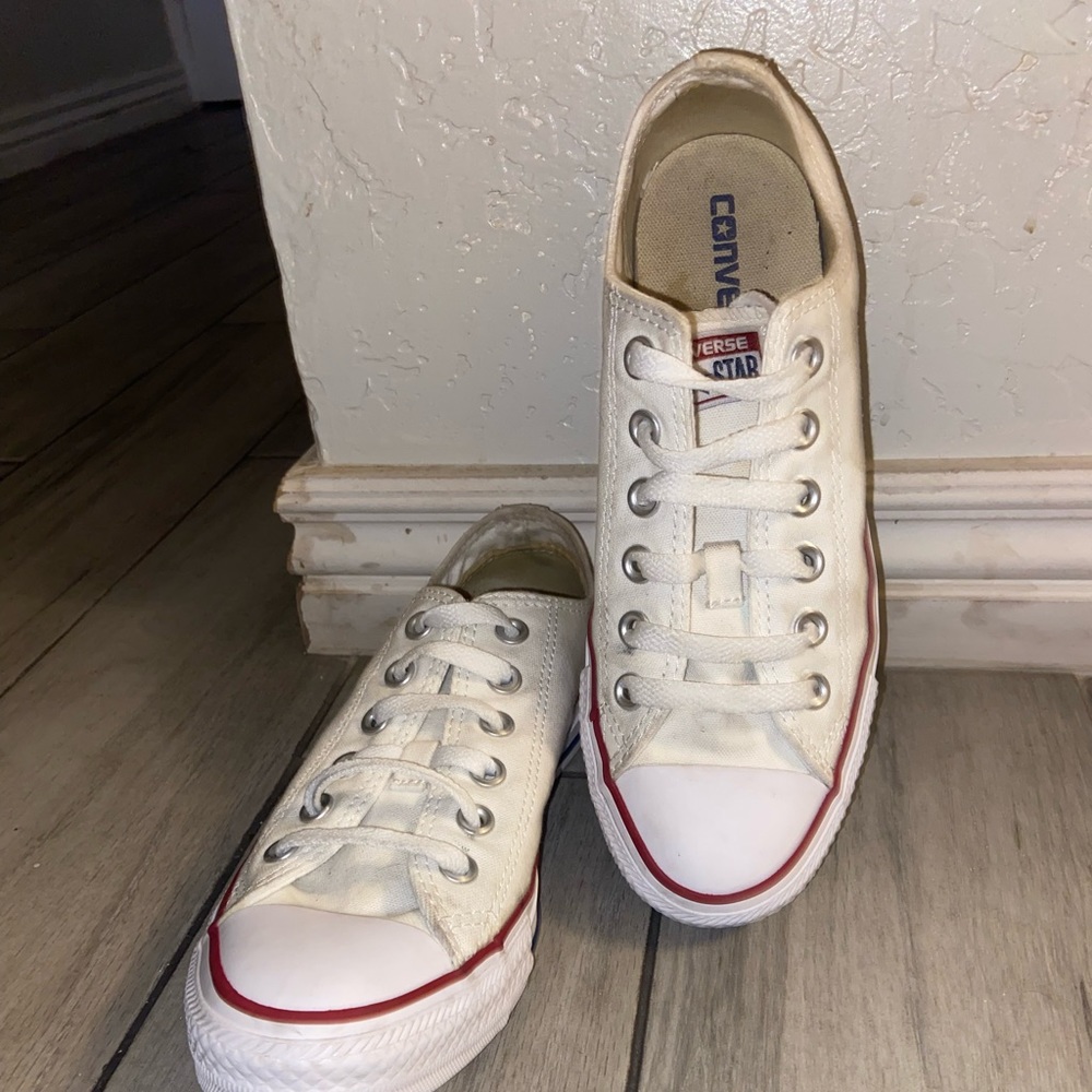 Low top converse shoes